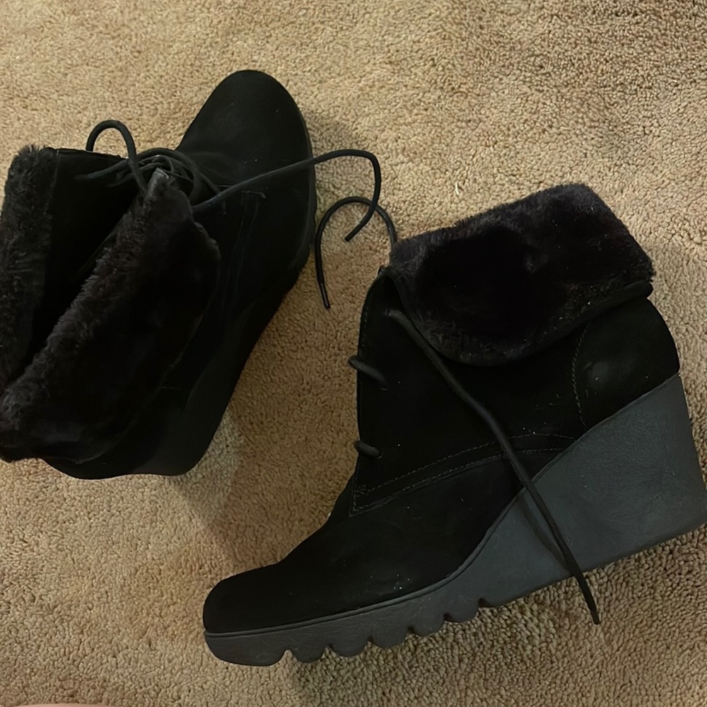 Donald J. Pliner Black leather and fur heeled short boot size 8 1/2